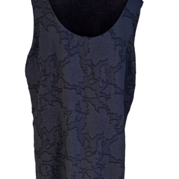 Chicos 3 (22-24) women’s reversible raised floral texture, black tank top - Picture 3 of 9